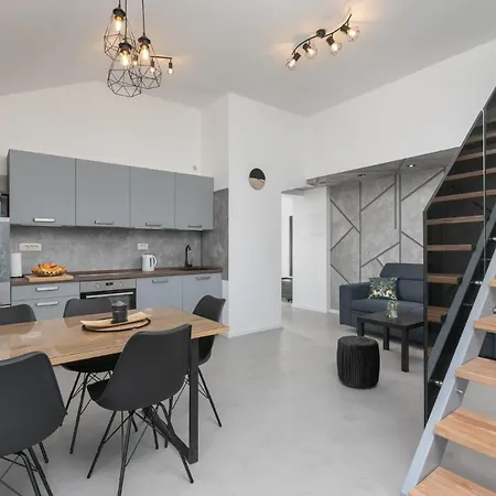 L&m * Макарска