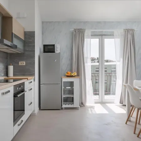 L&m * Макарска