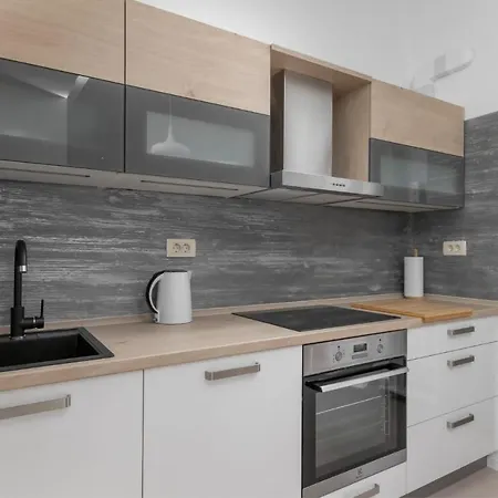 L&m * マカルスカ